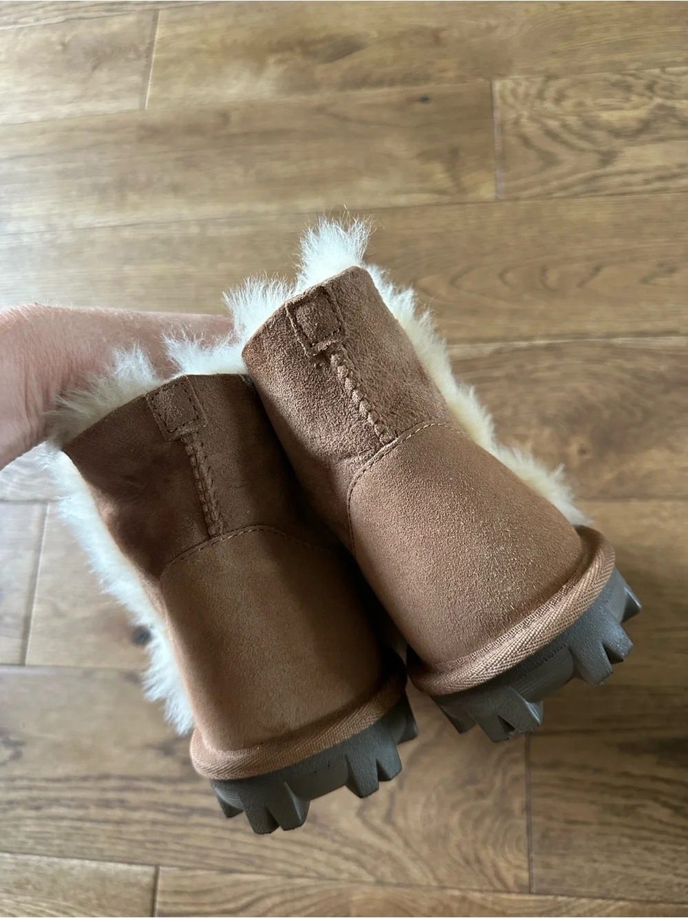 100% Shearling Wool Lined Boots Sz 7
